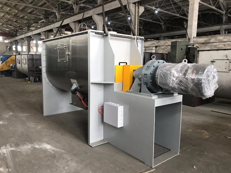 無錫中銀兩臺臥式螺帶混合機成功發往信遠